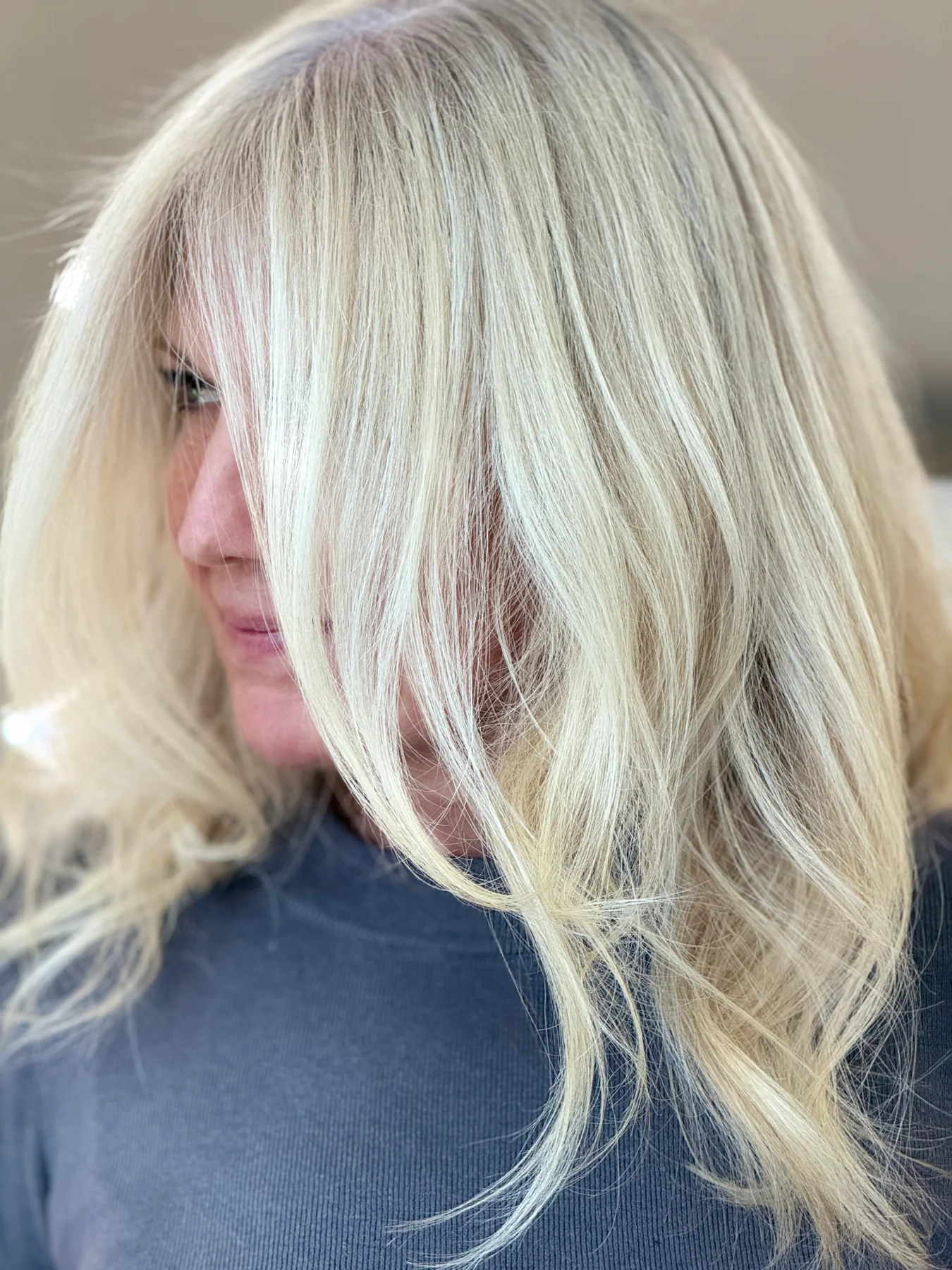 Bleach-Free Blondes for Grey Hair: A Softer Way to Feel Lighter Without the Damage